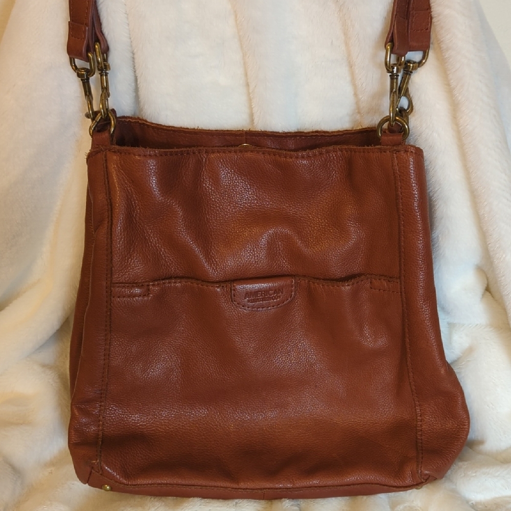 Brown Leather Shoulder Bag with Vintage Appeal